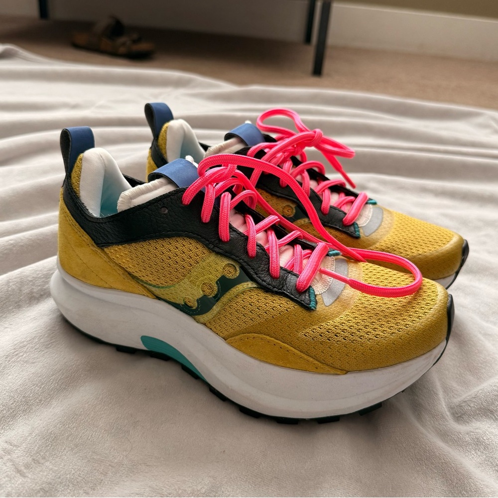 Saucony Yellow and Black Athletic Sneakers with Pink Laces